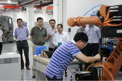 新時(shí)達(dá)：用自主機(jī)器人制造電梯控制系統(tǒng)