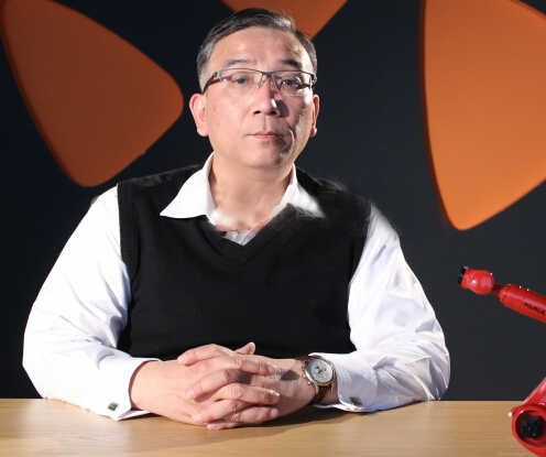 庫卡首席執(zhí)行官孔兵：對中國機(jī)器人市場充滿信心