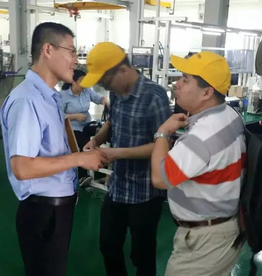 機器人和高檔數控機床等產業一起成為未來十年我國重點領域。