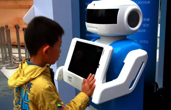 中智安防服務機器人“歡歡”，你造嗎？