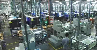 德力西新工廠機(jī)器人密度達(dá)千人80臺