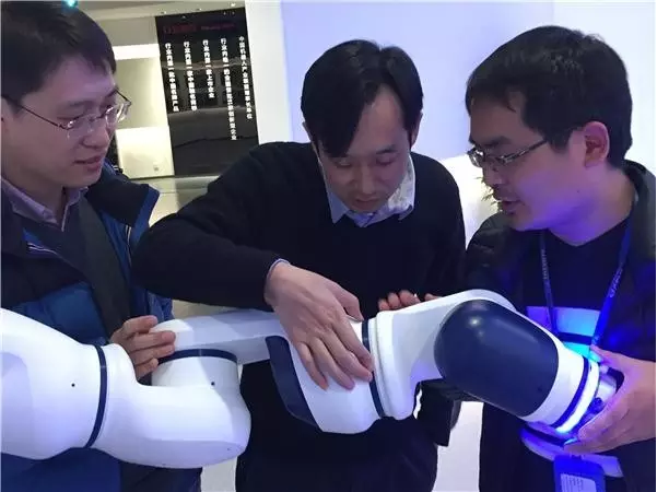 巴斯夫推出輕量化“協作機器人”