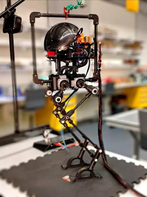 LEONARDO：可以行走、跳躍及飛行的機器人