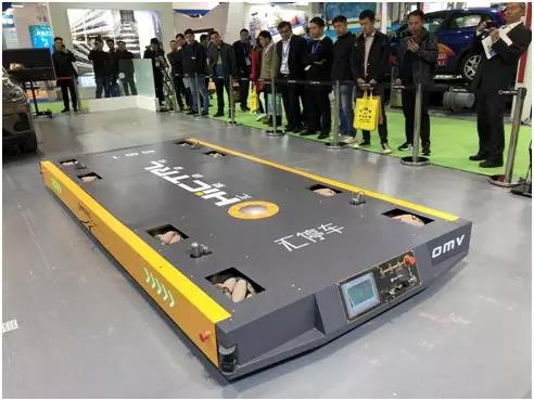 匯聚“八輪八驅(qū)”停車(chē)機(jī)器人首亮相 OMV技術(shù)再升級(jí)