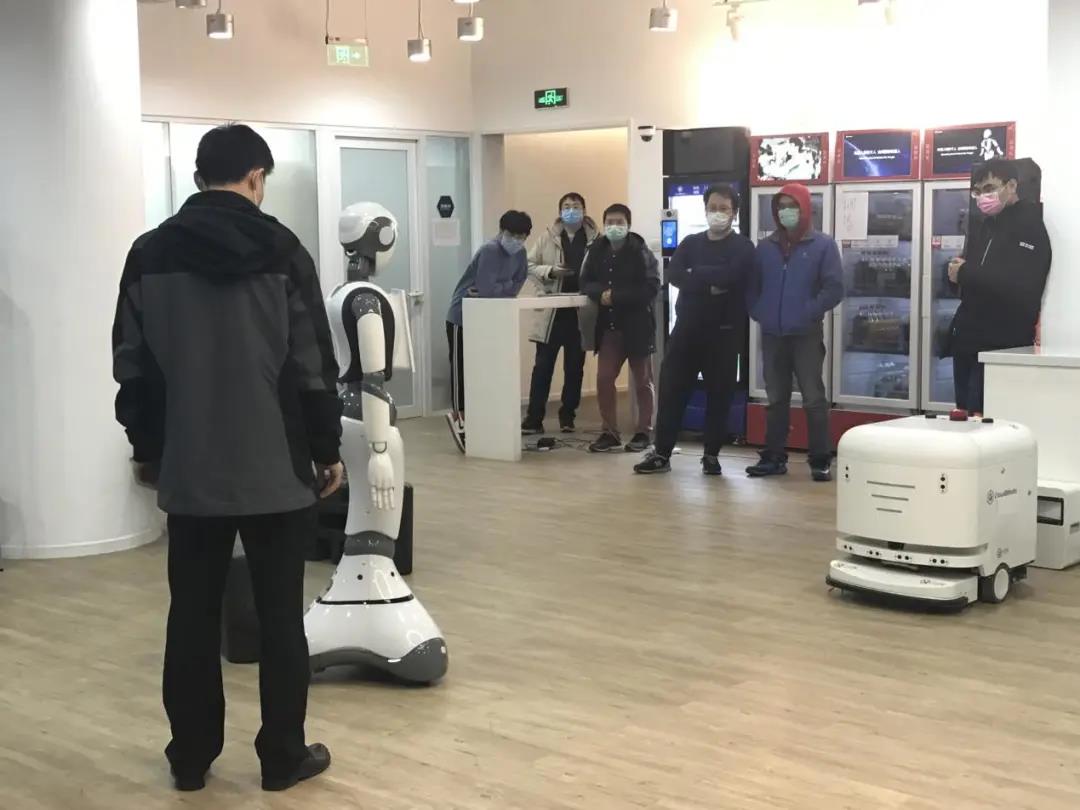 12套機器人上線 全國首個智能方艙醫院項目交付