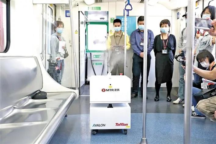 深圳地鐵4號線迎來智能霧化消毒機器人